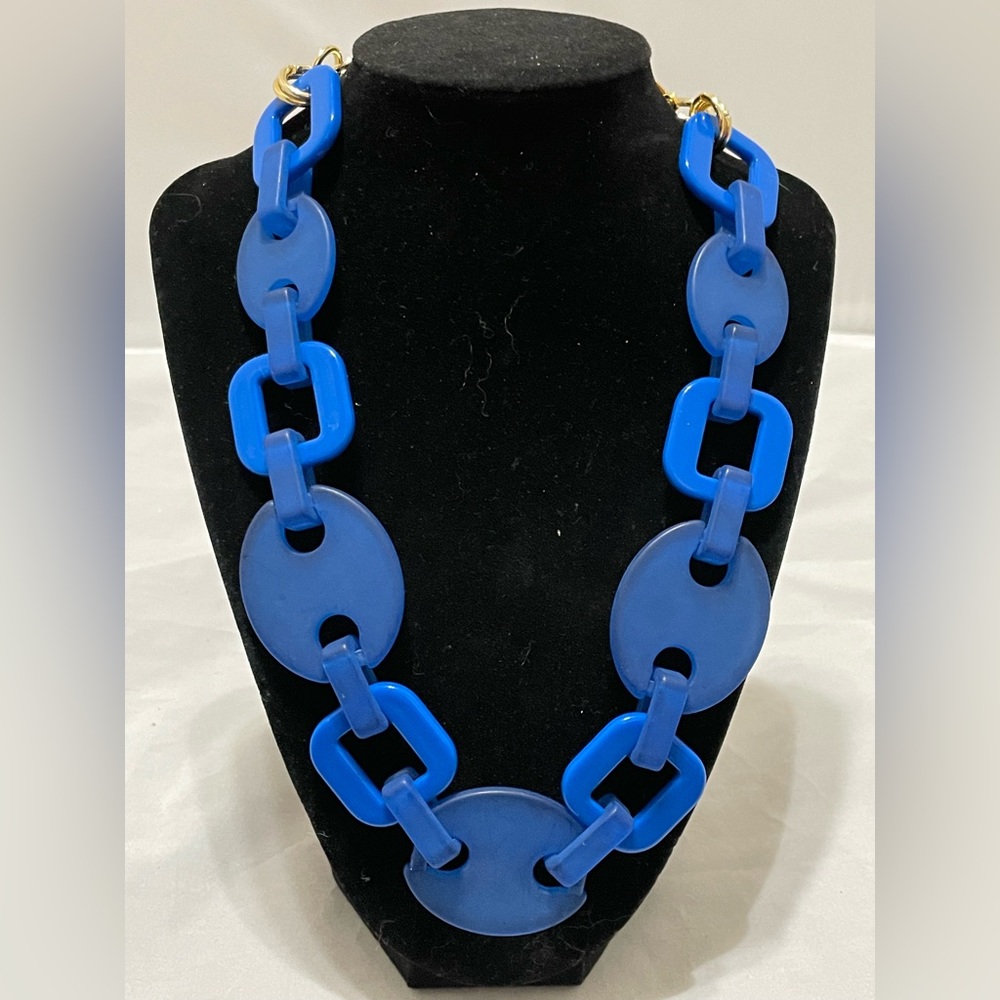 Alisha d Acrylic Necklace